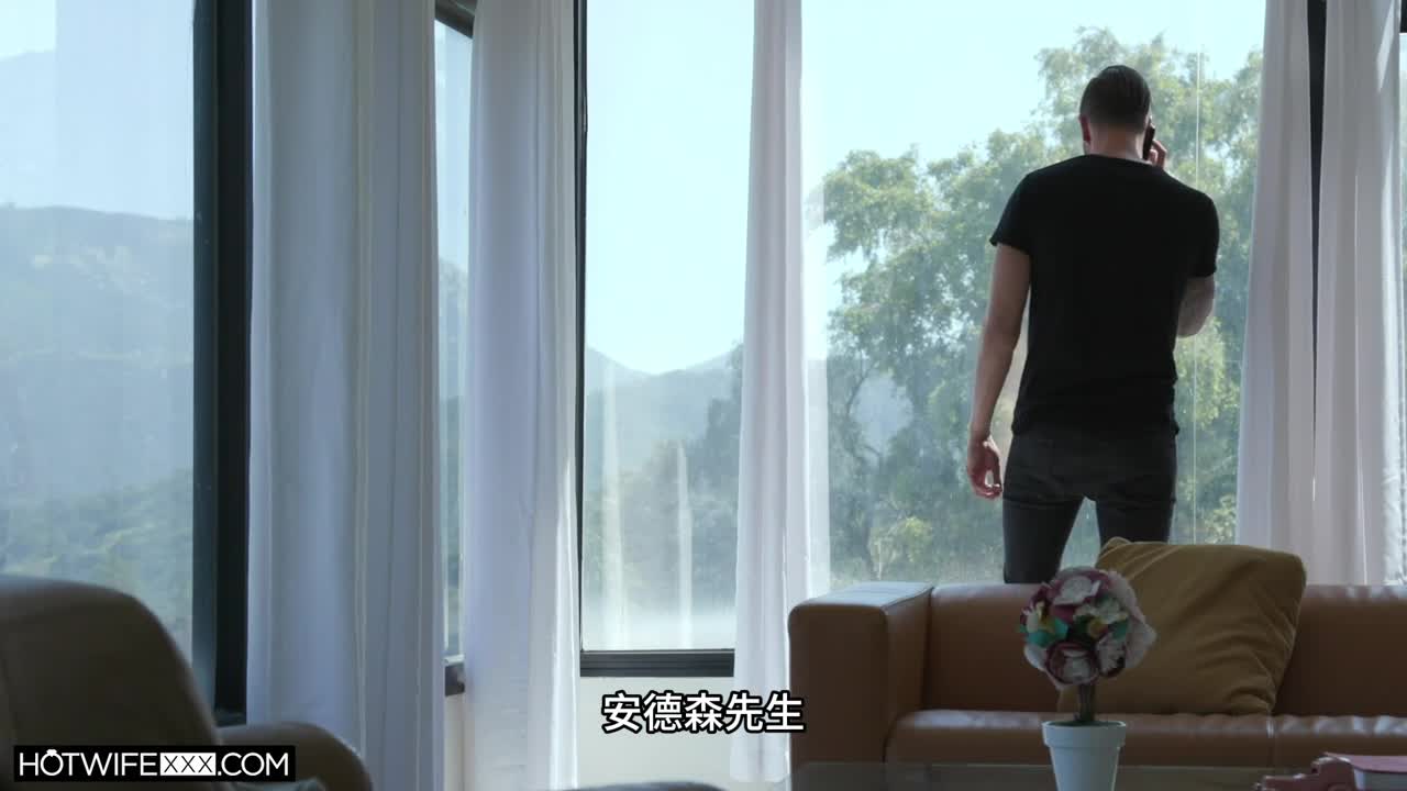 金髮美女脫衣並被嘴裡塞著口球操