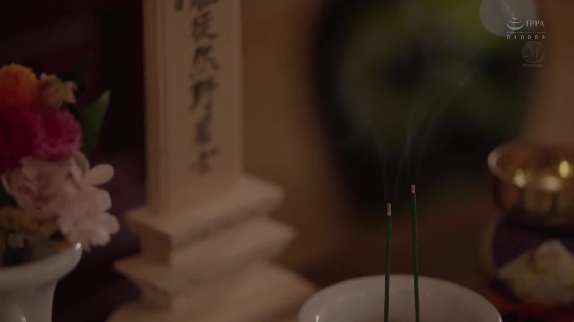 JUQ_447_向井藍_哀愁的寡婦，違背道德的受孕飼養 在丈夫面前每晚，每晚…被公公欺負―。