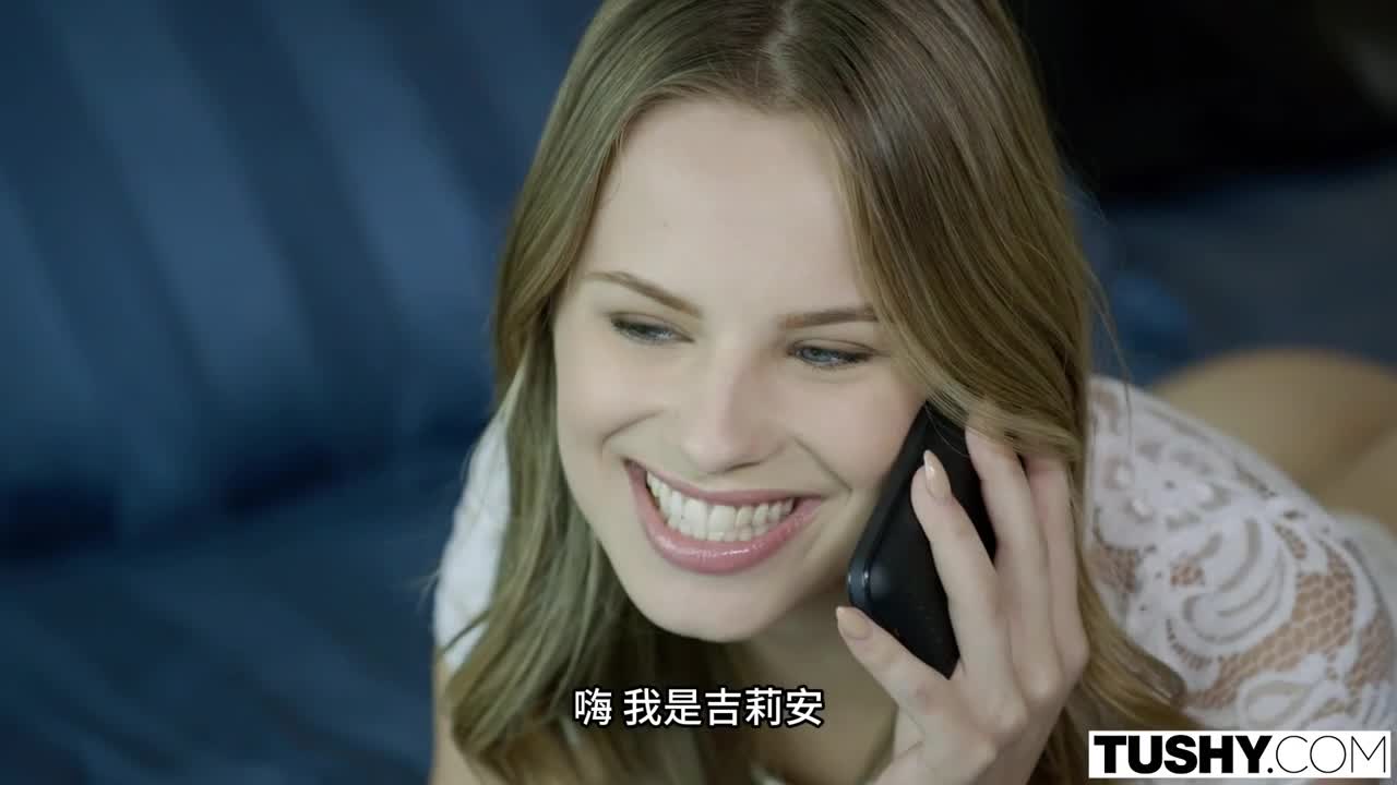 火辣年輕模特兒的屁股被幹了！