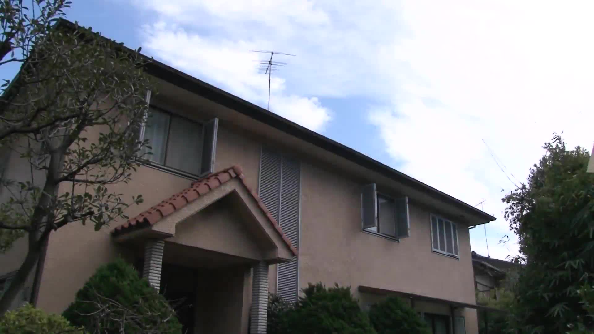 ROE_165_一色桃子_「我整個腦子都只想著你…」在旅行地點和繼子沉溺在肉體相性超合的中出性交之中的繼母