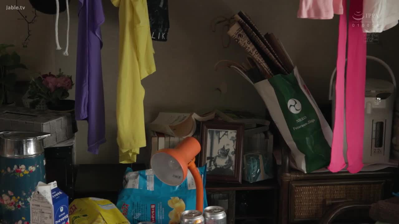 MEYD_890_佐山愛_和性格懒散的爆乳阿姨，在令人窒息的垃圾房间里做爱一周